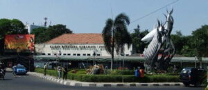 800px-Surabaya_Zoo-520x227.jpg