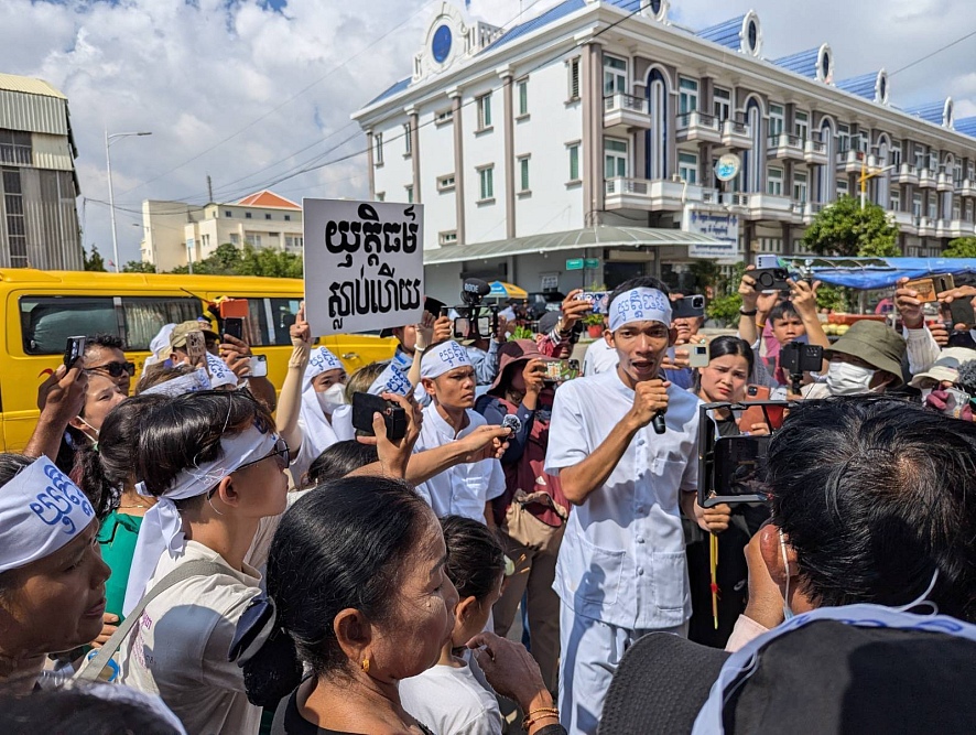 Ly-Chandaravuth-addresses-Mother-Nature-Cambodia-supporters-before-the-court-issued-a-verdict-on-Jul.jpeg