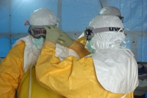 Preparing_to_enter_Ebola_treatment_unit_4-768x512.jpg
