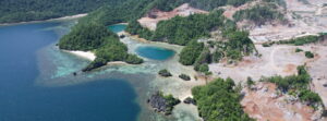 2.-Aktivitas-tambang-batu-gamping-berbatasan-langsung-dengan-KKD-Teluk-Moramo-2400x890-1.jpg