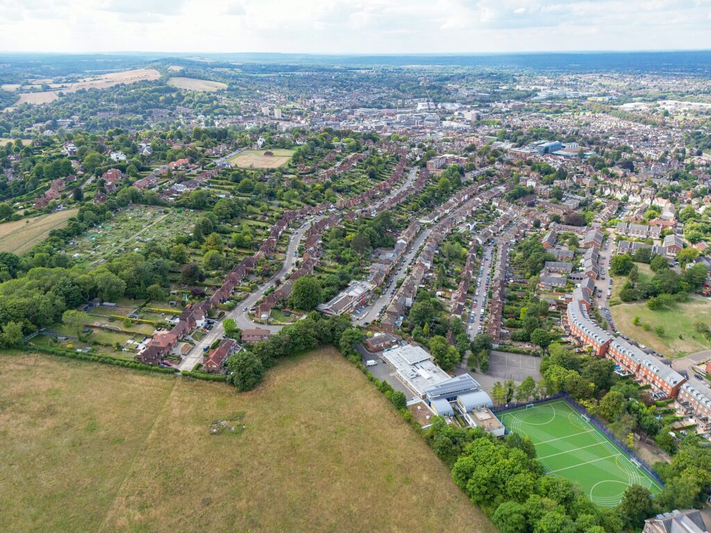 Aerial_view_of_Guildford_from_the_east.jpg