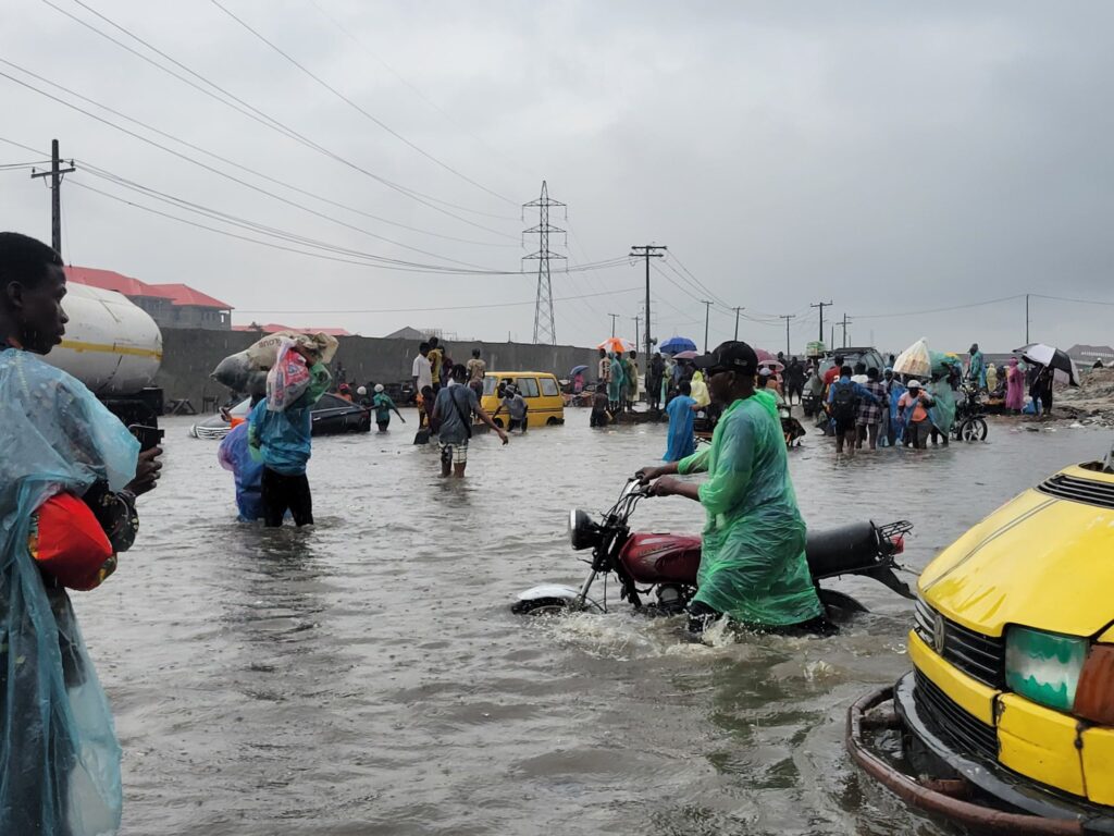 Commuters-wade-through-heavy-floodwater-after-a-downpour-in-Lagos.-Folakemi-Olaoni.jpg