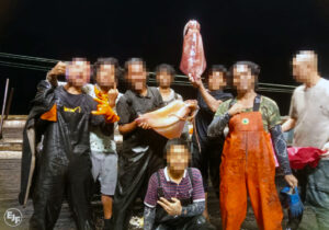 1-fishers-with-squid.jpg