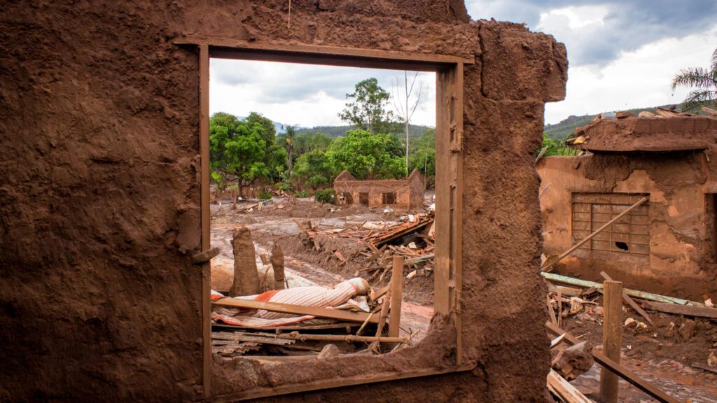 a.-BANNER-Mariana-dam-disaster-Brazil-23147142874_7e86046655_o1.jpg