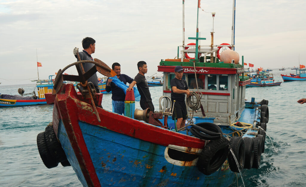 vietnamese-fishers.jpg